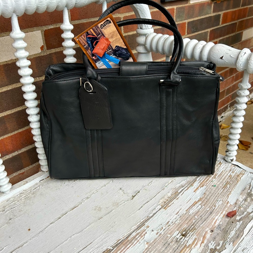 Canyon Outback black leather laptop case